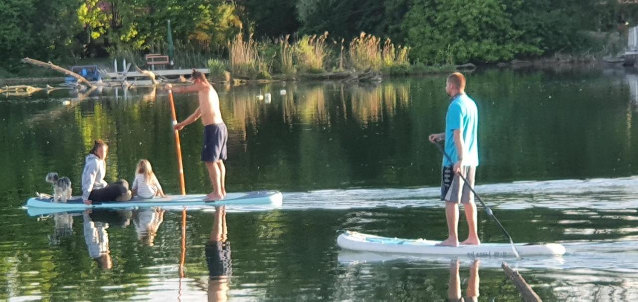 Hausboat "Zivot Na Vode" Apartman Pozsony Kültér fotó