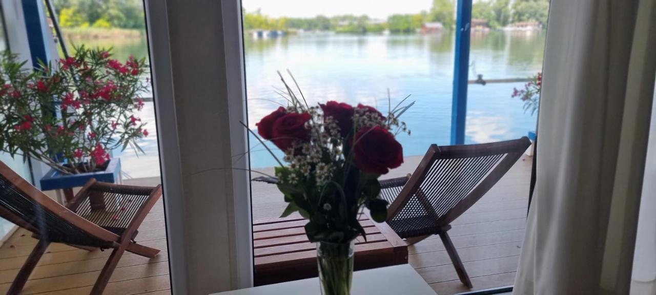 Hausboat "Zivot Na Vode" Apartman Pozsony Kültér fotó