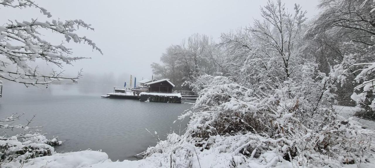 Hausboat "Zivot Na Vode" Apartman Pozsony Kültér fotó